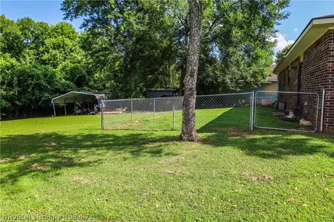 Exterior - 300 N 4th St, Lavaca, AR 72941 photo 9 of 10