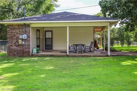 Exterior - 300 N 4th St, Lavaca, AR 72941 photo 3 of 10
