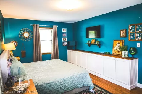 Bedroom - 300 N 4th St, Lavaca, AR 72941 photo 5 of 7