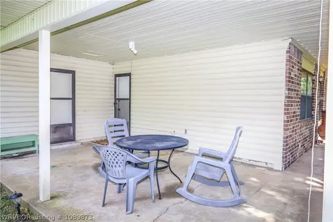 Exterior - 300 N 4th St, Lavaca, AR 72941 photo 6 of 10