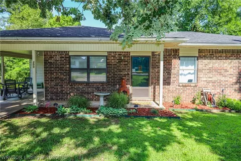 Exterior - 300 N 4th St, Lavaca, AR 72941 photo 1 of 10