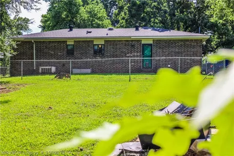 Exterior - 300 N 4th St, Lavaca, AR 72941 photo 4 of 10