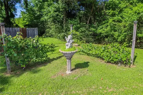 Exterior - 300 N 4th St, Lavaca, AR 72941 photo 8 of 10