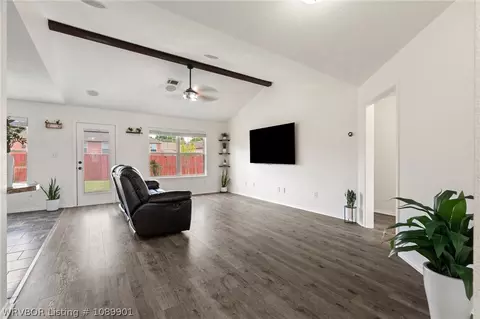 Living - 438 Mildred Ct, Alma, AR 72921 photo 1 of 2