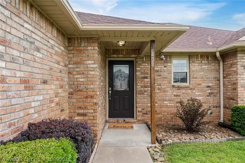 Entry Way - 438 Mildred Ct, Alma, AR 72921 photo 1 of 2