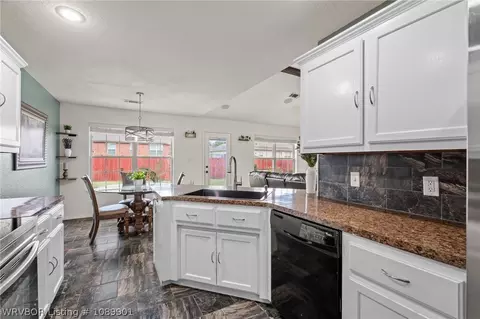 Kitchen - 438 Mildred Ct, Alma, AR 72921 photo 2 of 4