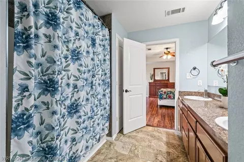 Bath - 438 Mildred Ct, Alma, AR 72921 photo 2 of 3