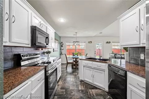 Kitchen - 438 Mildred Ct, Alma, AR 72921 photo 4 of 4