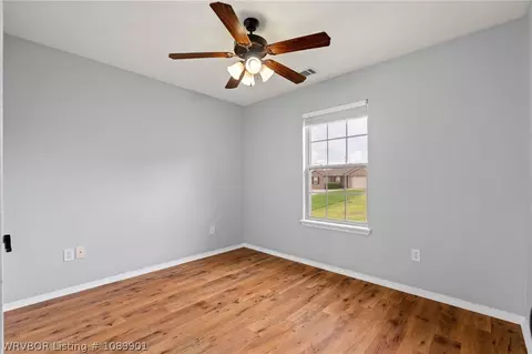 Bedroom - 438 Mildred Ct, Alma, AR 72921 photo 3 of 3