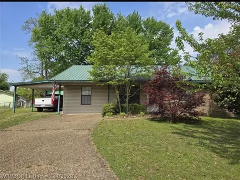 825 Wade Cir, Mulberry, AR 72947
