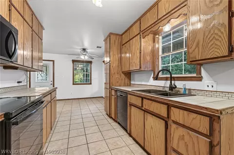 Kitchen - 4716 Cobblestone Rd, Huntington, AR 72940 photo 2 of 2