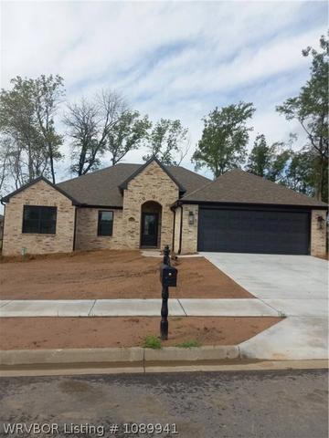 8300 Mclaren Dr, Fort Smith, AR 72916