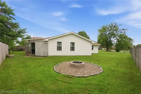 Exterior - 8500 S 35th Ter, Fort Smith, AR 72908 photo 4 of 7