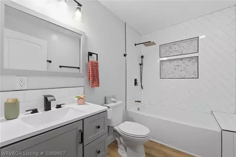 Bath - 2400 Birnie Ave, Fort Smith, AR 72904 photo 3 of 5