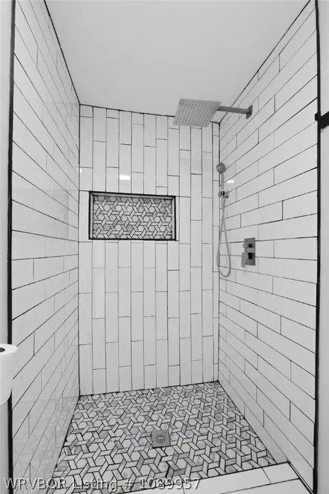 Bath - 2400 Birnie Ave, Fort Smith, AR 72904 photo 2 of 5
