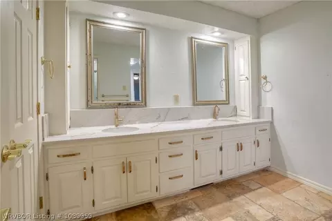 Bath - 4111 Cruce Hill Dr, Fort Smith, AR 72901 photo 6 of 6