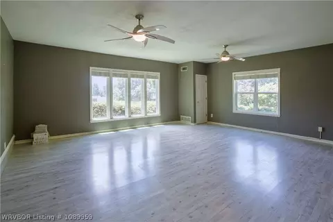 Living - 4111 Cruce Hill Dr, Fort Smith, AR 72901 photo 6 of 8