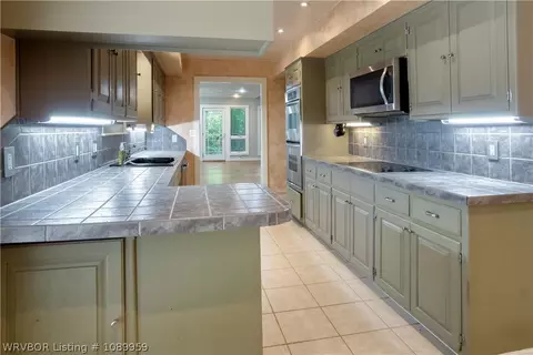 Kitchen - 4111 Cruce Hill Dr, Fort Smith, AR 72901 photo 3 of 4