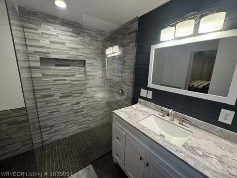 Bath - 404 Nixon Rd, Lavaca, AR 72941 photo 1 of 4