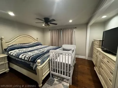 Bedroom - 404 Nixon Rd, Lavaca, AR 72941 photo 1 of 3