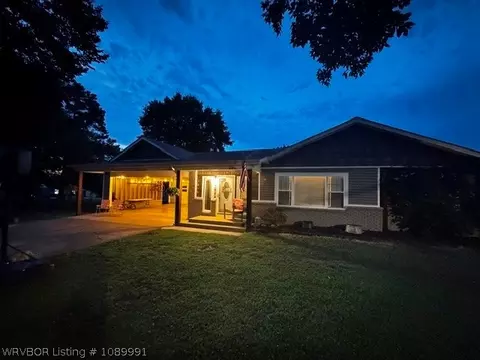 404 Nixon Rd, Lavaca, AR 72941