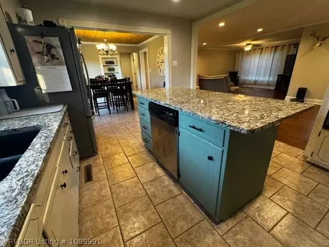Kitchen - 404 Nixon Rd, Lavaca, AR 72941 photo 4 of 9