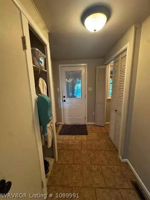 Entry Way - 404 Nixon Rd, Lavaca, AR 72941 photo 2 of 2