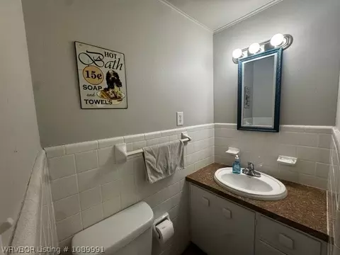 Bath - 404 Nixon Rd, Lavaca, AR 72941 photo 3 of 4