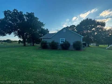 Exterior - 404 Nixon Rd, Lavaca, AR 72941 photo 6 of 9