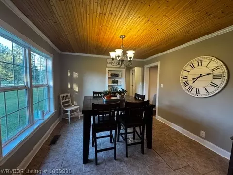 Dining - 404 Nixon Rd, Lavaca, AR 72941 photo 1 of 1