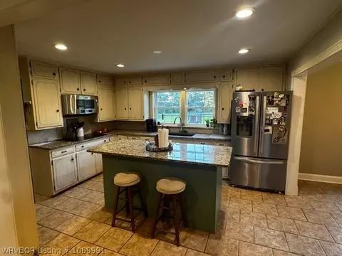 Kitchen - 404 Nixon Rd, Lavaca, AR 72941 photo 8 of 9