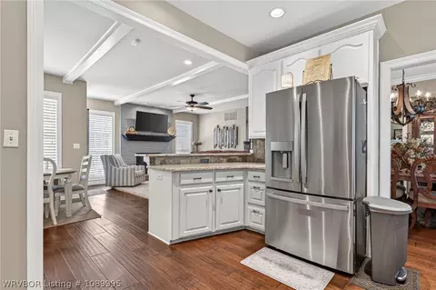 Kitchen - 6300 E Rye Hill Rd, Fort Smith, AR 72916 photo 3 of 5