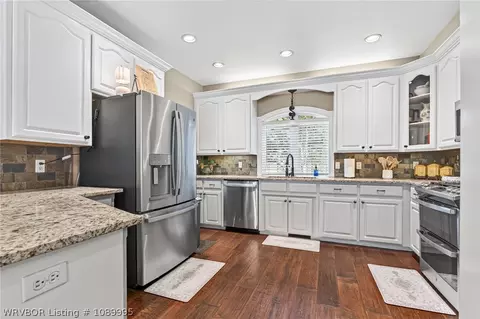 Kitchen - 6300 E Rye Hill Rd, Fort Smith, AR 72916 photo 4 of 5