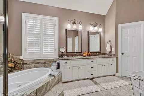 Bath - 6300 E Rye Hill Rd, Fort Smith, AR 72916 photo 2 of 8