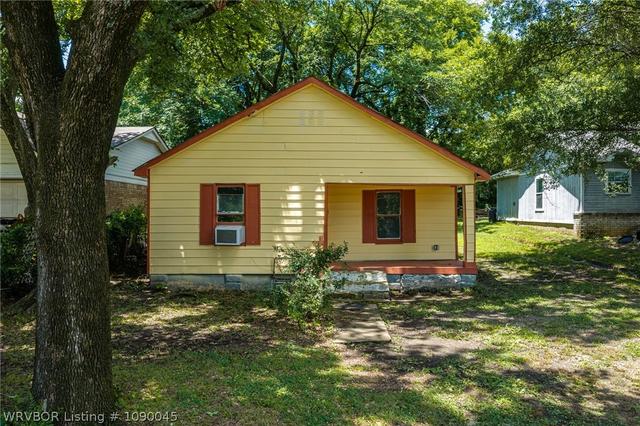 421 N 16th St, Van Buren, AR 72956