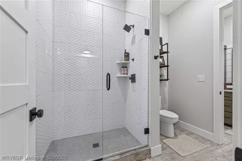 Bath - 8300 Bear Hollow Rd, Fort Smith, AR 72916 photo 2 of 12
