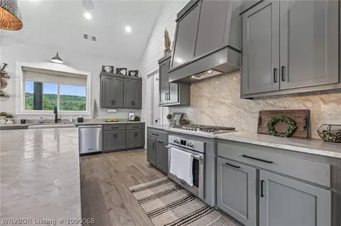 Kitchen - 8300 Bear Hollow Rd, Fort Smith, AR 72916 photo 6 of 7
