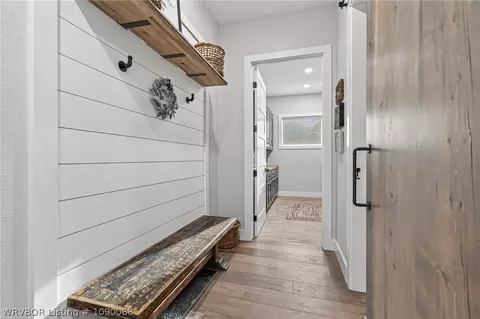 Entry Way - 8300 Bear Hollow Rd, Fort Smith, AR 72916 photo 2 of 5