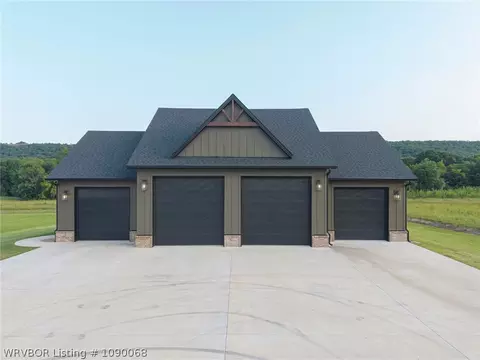 Exterior - 8300 Bear Hollow Rd, Fort Smith, AR 72916 photo 15 of 17