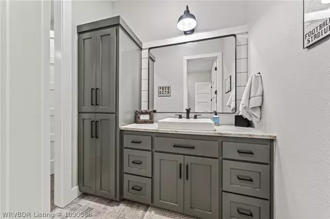 Bath - 8300 Bear Hollow Rd, Fort Smith, AR 72916 photo 11 of 12