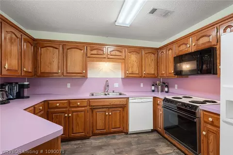 Kitchen - 1608 Cole Ter, Lavaca, AR 72941 photo 1 of 1