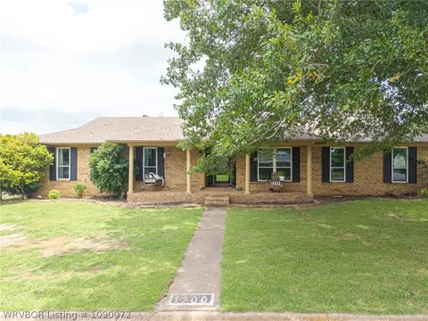 1500 N 13th St, Van Buren, AR 72956