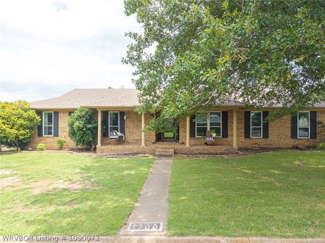 1500 N 13th St, Van Buren, AR 72956