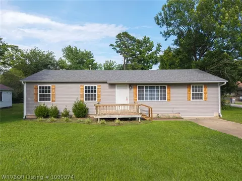 702 9th St, Barling, AR 72923