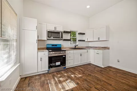 Kitchen - 1423 Lyman, Fort Smith, AR 72904 photo 2 of 2