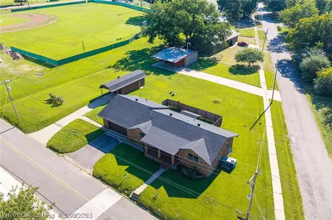 View/Area - 203 N 10th St, Paris, AR 72855 photo 2 of 5