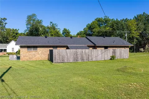 Exterior - 203 N 10th St, Paris, AR 72855 photo 8 of 10