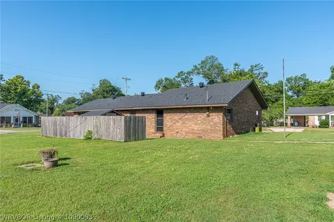 Exterior - 203 N 10th St, Paris, AR 72855 photo 4 of 4