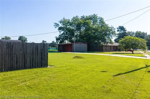 Exterior - 203 N 10th St, Paris, AR 72855 photo 9 of 10
