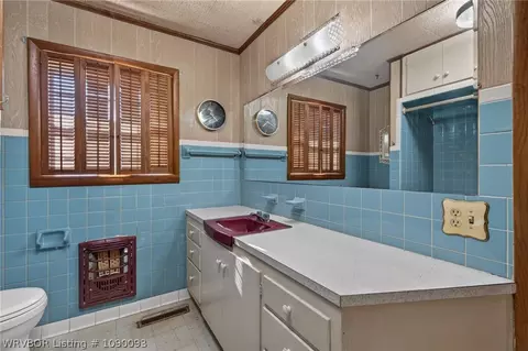 Bath - 203 N 10th St, Paris, AR 72855 photo 2 of 3